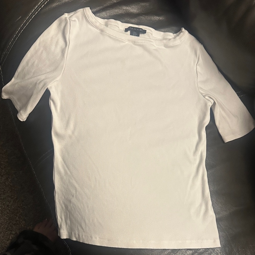 Tahari Classic White Short Sleeve Top